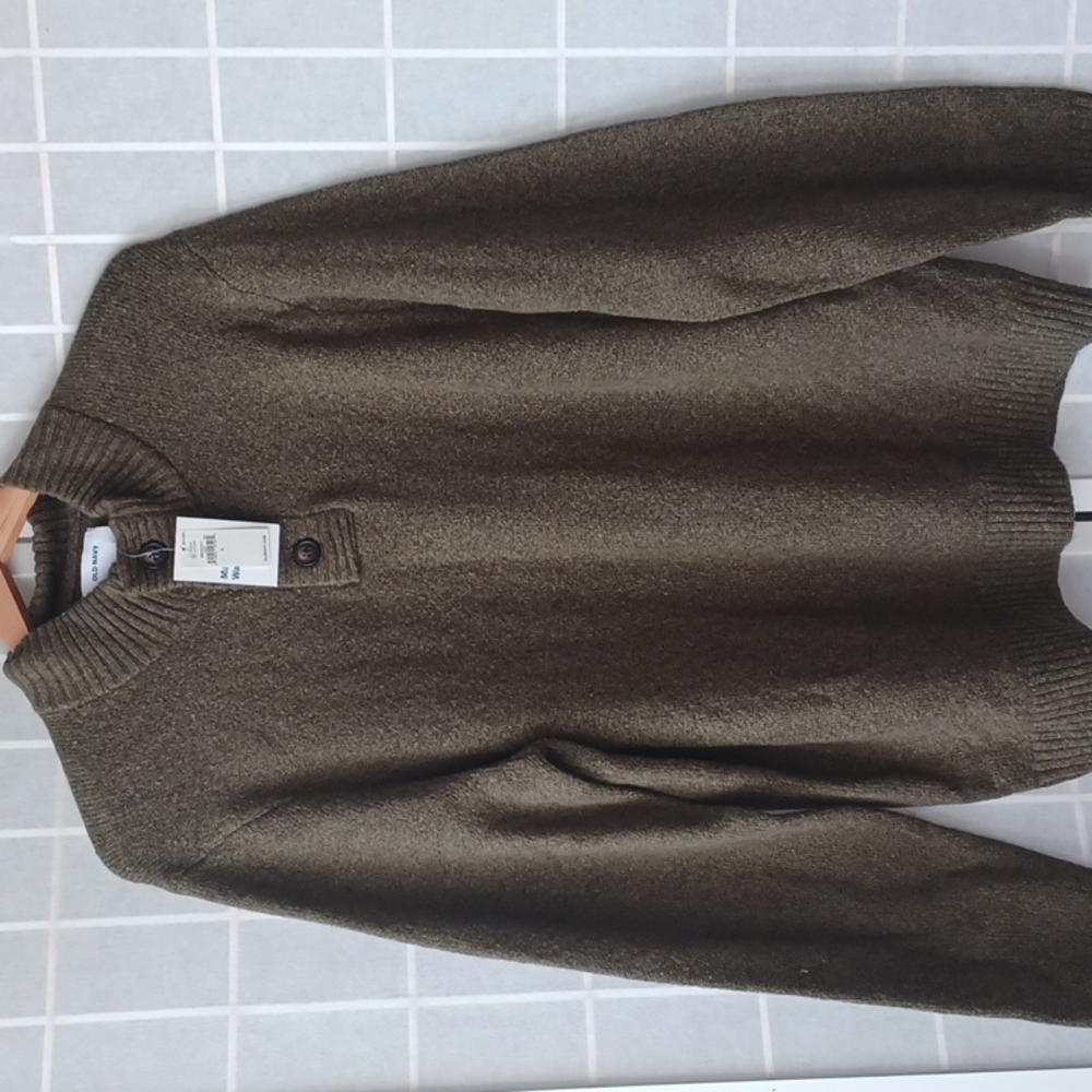 Old Navy sweater - Picture 1 of 14